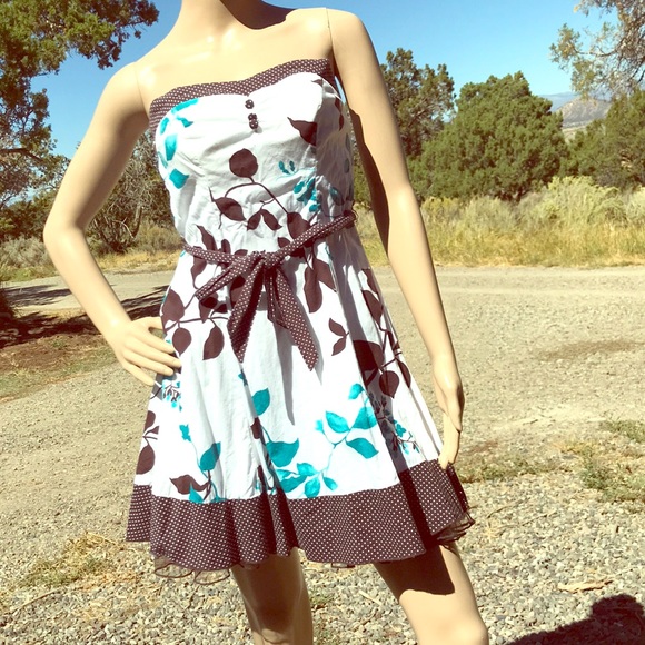 Strapless dress w/ peeking petticoat slip - Picture 2 of 6